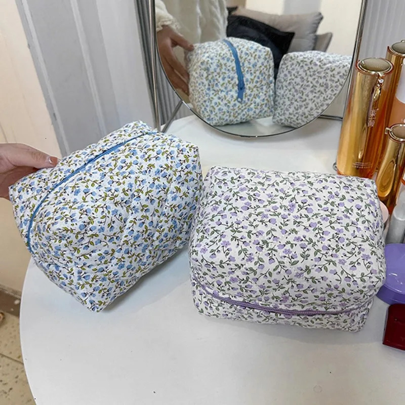 Home>Products>Flower Fluffy Wrinkle Makeup Bag>Flower Fluffy Wrinkle Makeup Bag 241212