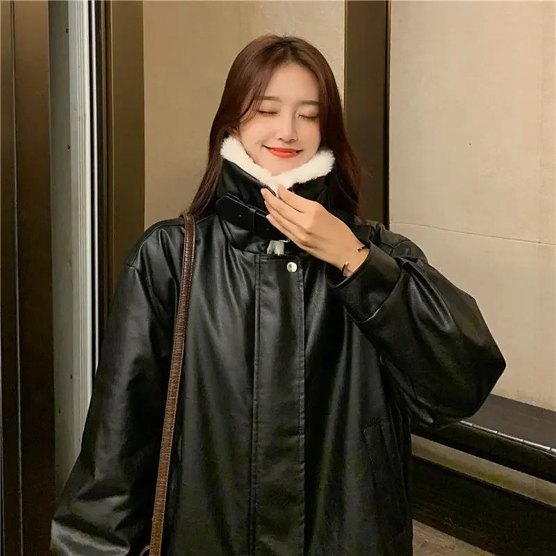 Vintage Thick Warm Leather Jacket Winter Womens Plush Loose Fur Integrated Collar Long Sleeve Jacket Korean Womens Street Clothing 241210