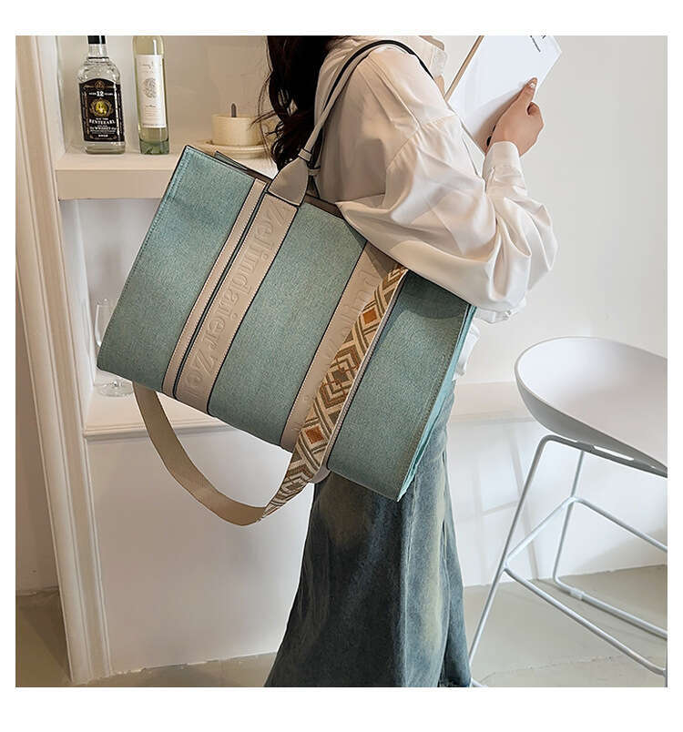 Female High-End Niche Tote Bag, New Color Blocking Handbag, Large Capacity Commuting Crossbody Bag