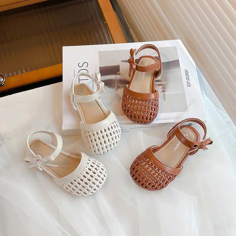 Sandals Novel Roman Sandals for Little Girls Side Butterfly-knot Princess Weave Sandals Soft Breathable Hollow Shoes Child Girl H06035 H241213