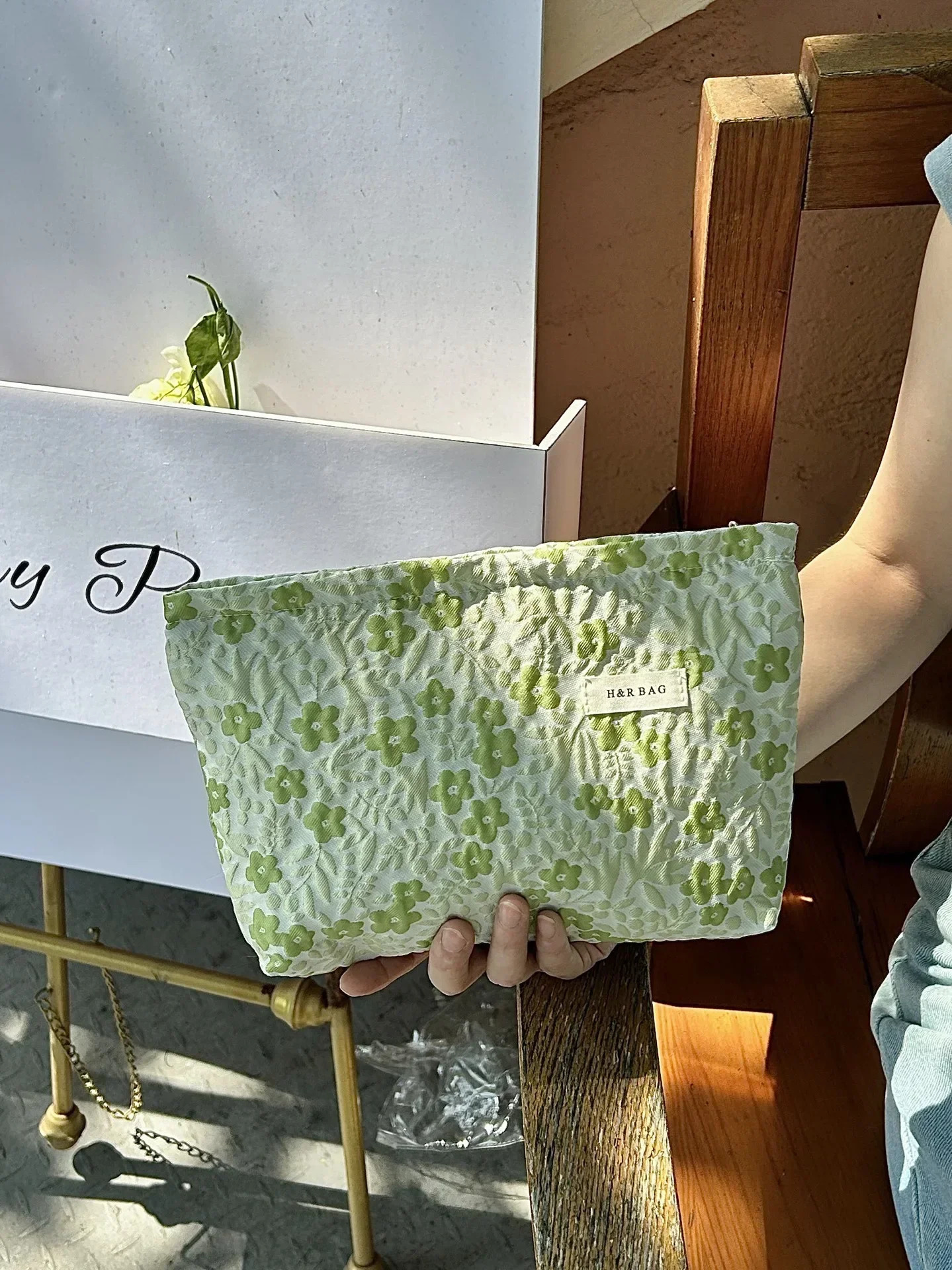 1-piece Ins floral womens handbag fashionable green floral makeup bag girls travel outdoor high-capacity makeup bag 241212