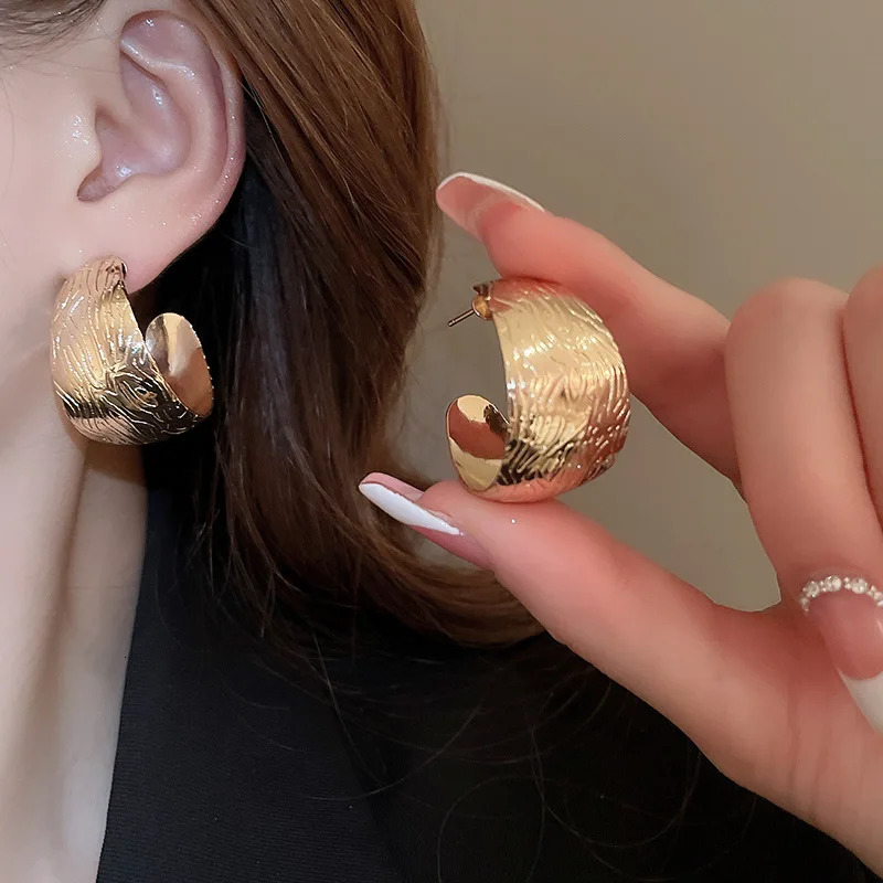 C-Shaped Textured Earrings Exaggerated Temperament Exquisite High-End Jewelry For Women 241214