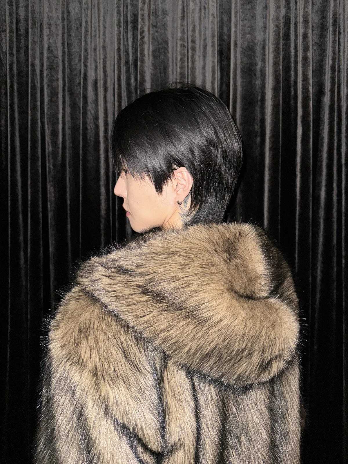 2024 autumn and winter fashion mens faux fur lapel casual cotton lining mens fashion long sleeved hooded fur leather jacket W241213