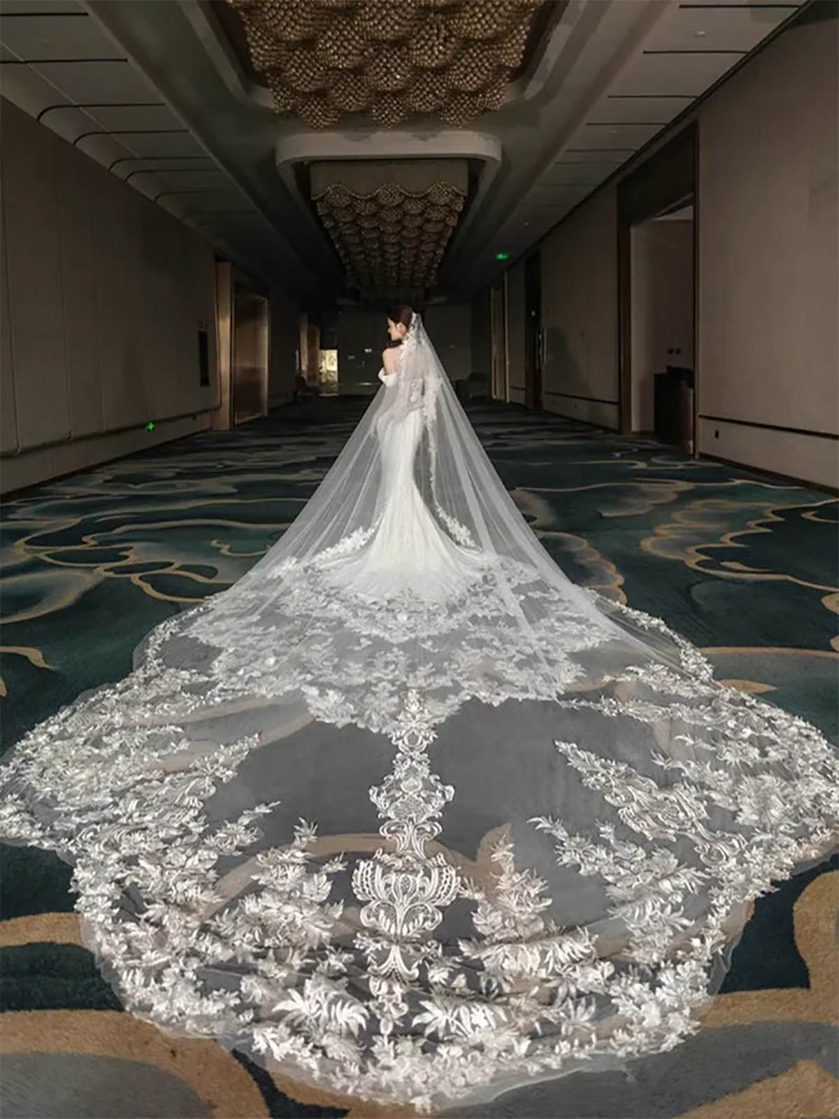 Top Fashion Cathedral Length Wedding Veil Promotion With Comb Two-Layers Veil Beautiful Lace Appliques Bridal Veils