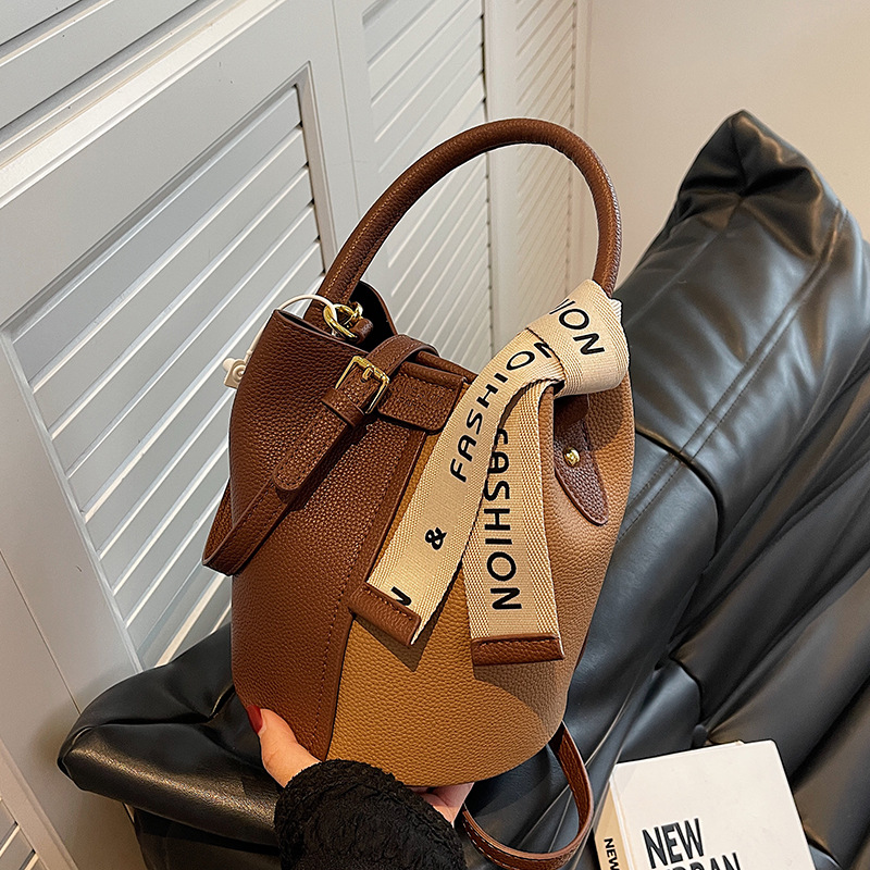 Trendy Women's Crossbody Handbag - Simple Stylish Design with Three Color Options: Black, Brown & Green