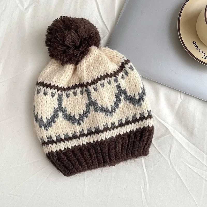 Retro plain shoulder strap knitted beanie hat suitable for childrens autumn and winter travel warm and casual Korean Balaclava hat W241213