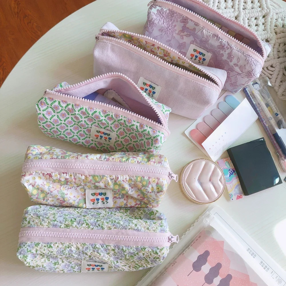 Purple Sweet Flower Makeup Bag Student Pencil Box Fashionable Female Cute Canvas Makeup Bag Beauty Makeup Bag 241212