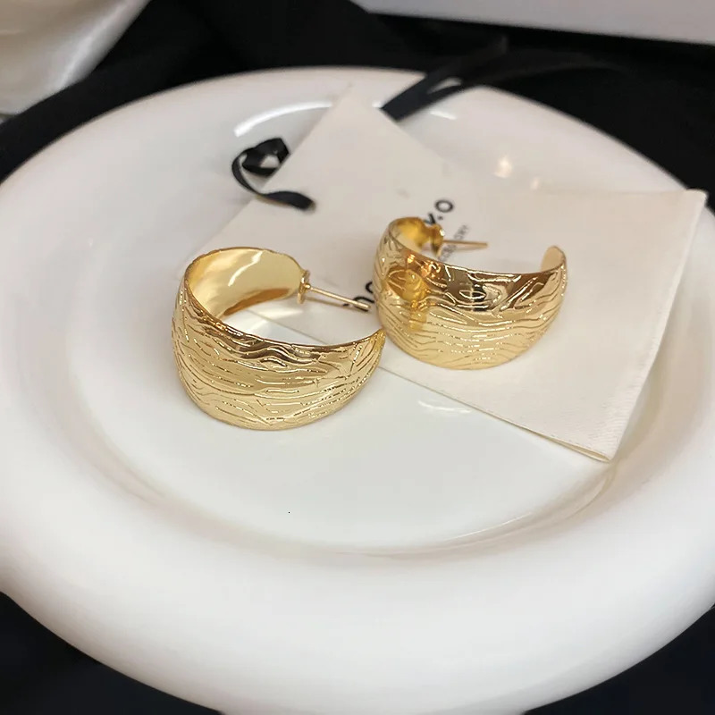 C-Shaped Textured Earrings Exaggerated Temperament Exquisite High-End Jewelry For Women 241214