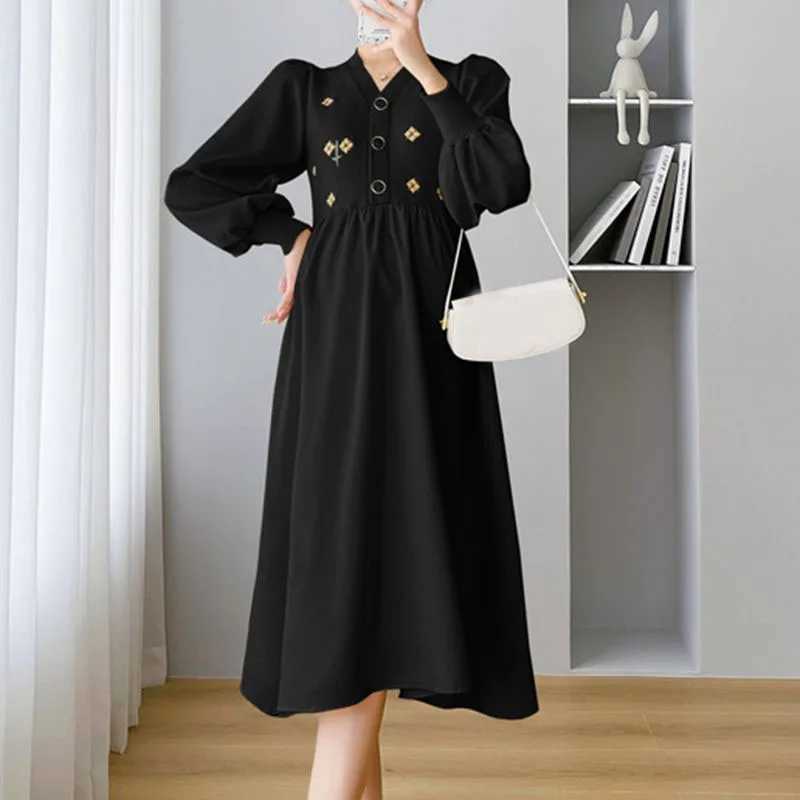 Materni Dresses Autumn Winter Clothes For Pregnant Women Fashion Embroidery Stitching Breastfeeding Dress Pregnancy VestidosXJ241213