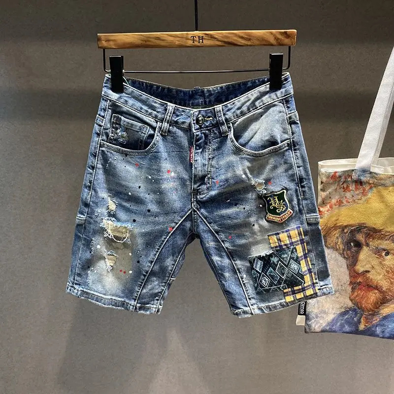 High quality street clothing Korean denim fashionable embroidery patch knee length shorts mens summer casual jeans 241211