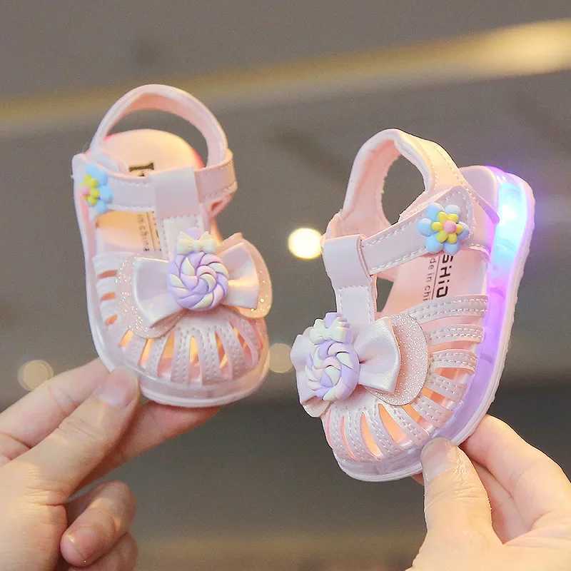Sandals Summer LED Light Baby Girl Sandals Fashion Cute Candy Flower Soft Sole Toddler Shoes Kids Hollow Out Glowing Up Princess Sandals H241213