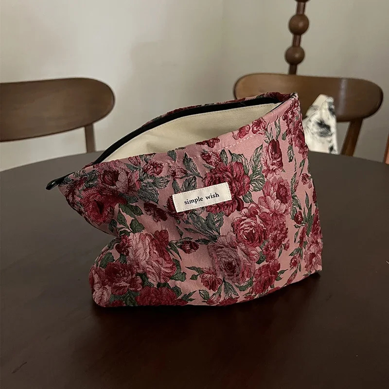 Fashion Girl Crimson Makeup Bag Jacquard Flower Womens Makeup Bag Womens Comfort Clutch Phone Sanitary Napkin Bag 241212