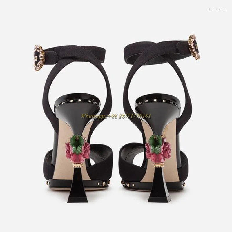 2025 S Fashion Designer Sandals Rose Wer Carved Heel Cross Strap Open Toe Summer Women S Products Retro Hollow Buckle High Heeled Shoes