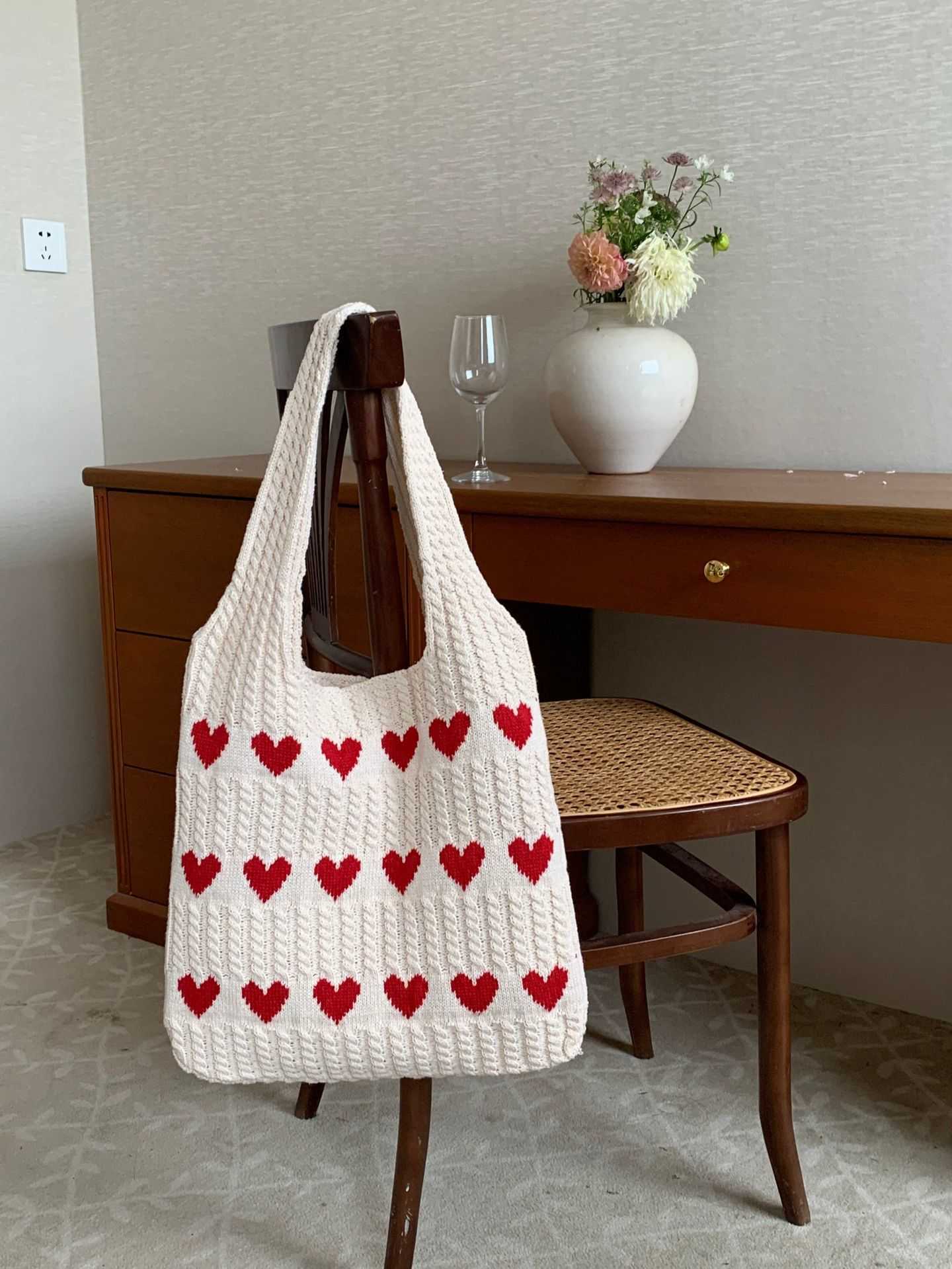 New Knitted Bag Woven Bag Love Womens Bag Premium and Exquisite Woolen Handheld Shoulder Bag Shopping Bag