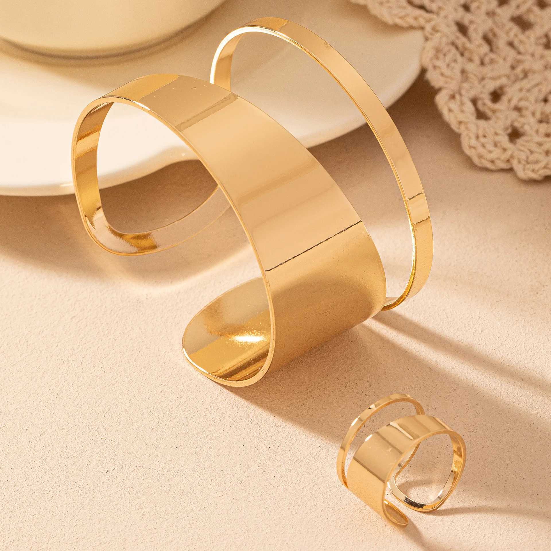 Simple and Fashionable Hollow Ring Bracelet Personalized Design Fashion Open Bracelets Jewelry Gift 2024 New AccoriesXJ241214