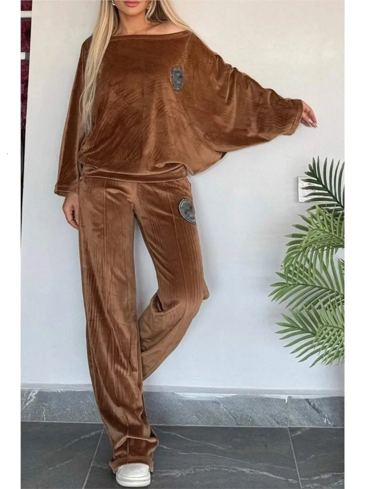 Autumn Winter Golden Velvet Solid Round Neck Bat Sleeve Casual Twopiece Suits Womens Fashion Off Shoulder 2 Piece Set 241214