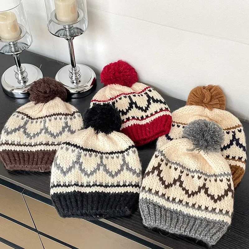 Retro plain shoulder strap knitted beanie hat suitable for childrens autumn and winter travel warm and casual Korean Balaclava hat W241213