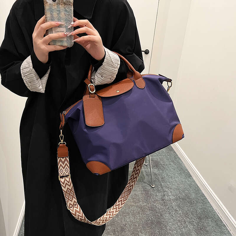 New Nylon Lightweight Handheld Dumpg Bun For Women, Trendy And High End, Color Contrasting Single Shoulder Crossbody Bag