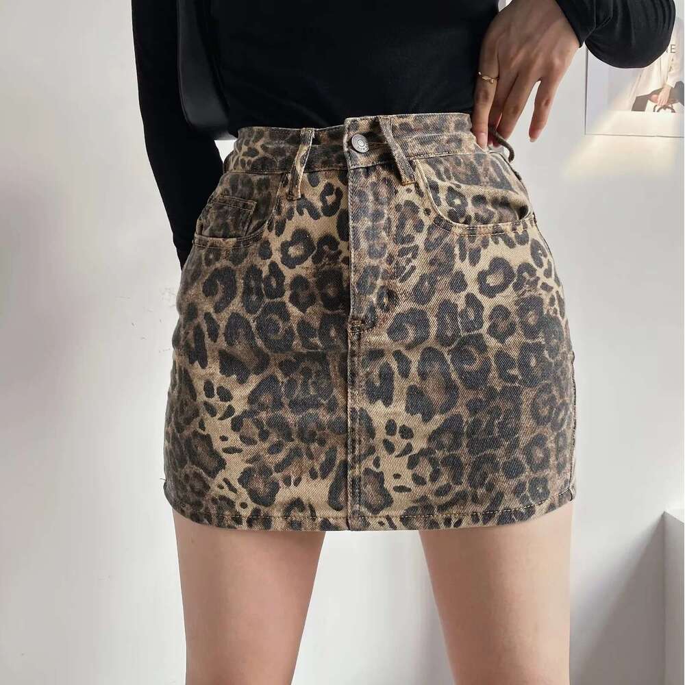 American sexy leopard print high waisted for women autumn and winter slim fit A-e denim short skirt 2024 new style temperament chic elegant clothing