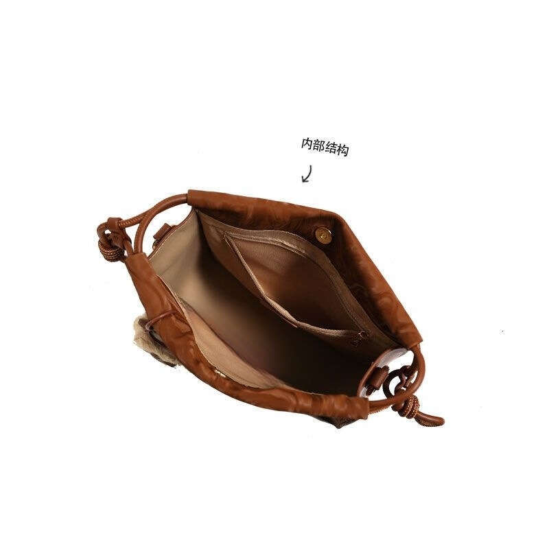 2024 New Autumn/Winter Toast Women's Shoulder Crossbody Simple and Versatile Style Trendy Casual Bag