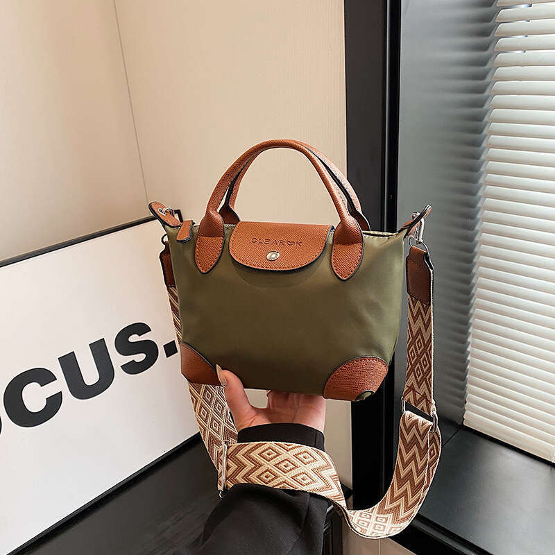 New Nylon Lightweight Handheld Dumpg Bun For Women, Trendy And High End, Color Contrasting Single Shoulder Crossbody Bag