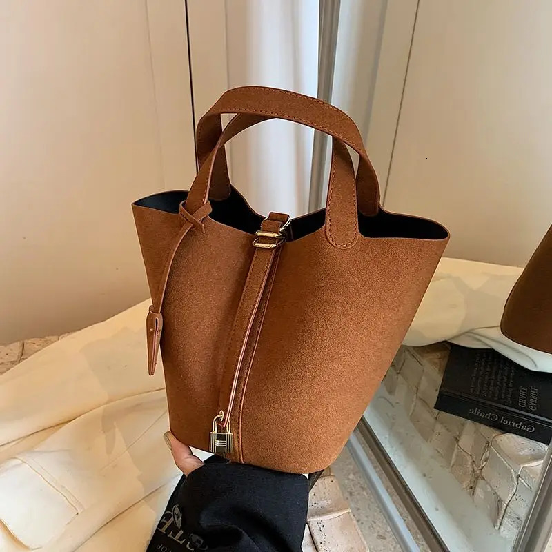 Gorgeous Super Fire Niche Retro Frosted Female New Autumn And Winter Everything With A Portable Bucket Bag Out Small Handbag