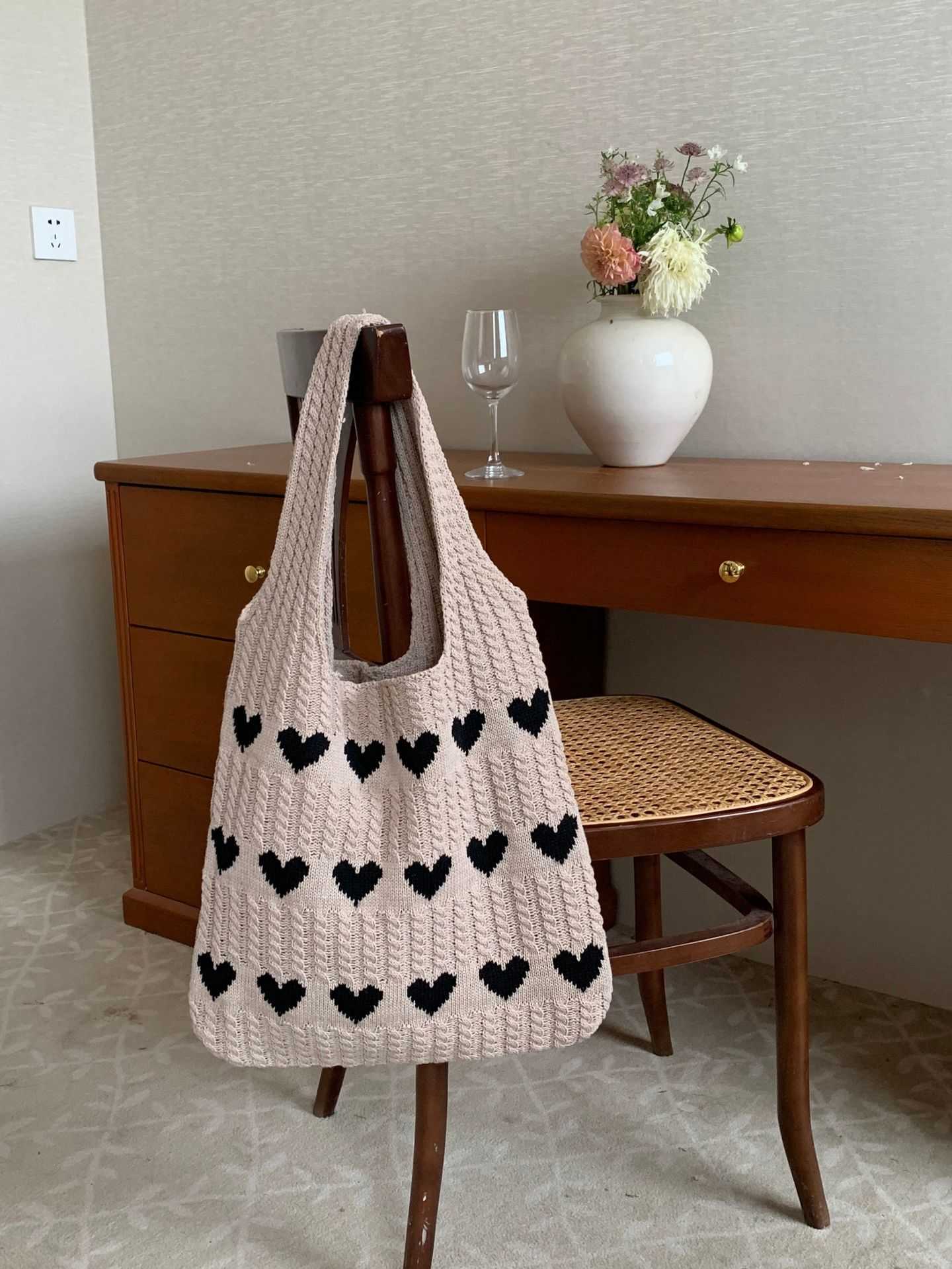 New Knitted Bag Woven Bag Love Womens Bag Premium and Exquisite Woolen Handheld Shoulder Bag Shopping Bag