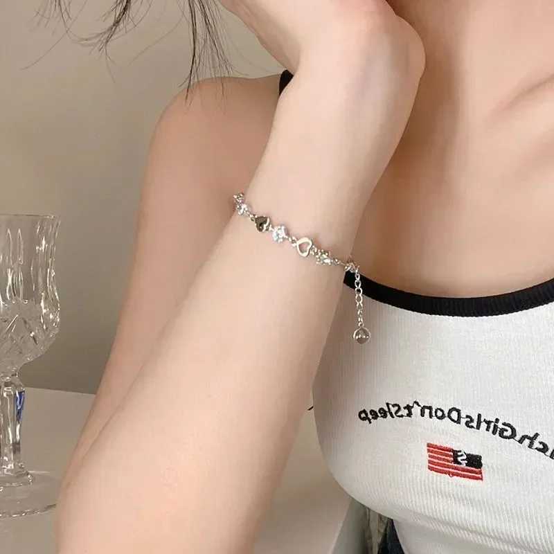 Y2K Zircon Ins Bracelets for Women Korean Fashion Sweet Girls Sparkling Hollow Heart Delicate Chain Bracelet Party Jewelry GiftsXJ241214