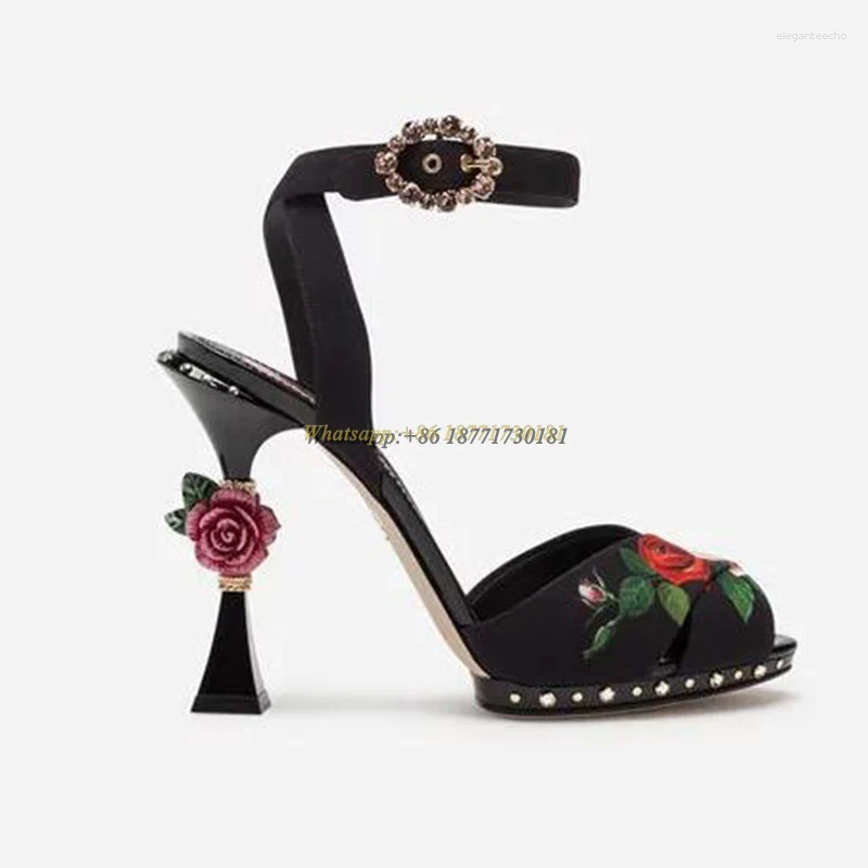 2025 S Fashion Designer Sandals Rose Wer Carved Heel Cross Strap Open Toe Summer Women S Products Retro Hollow Buckle High Heeled Shoes