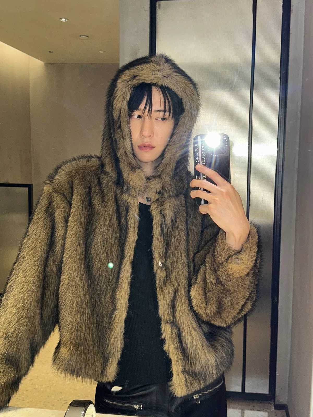 2024 autumn and winter fashion mens faux fur lapel casual cotton lining mens fashion long sleeved hooded fur leather jacket W241213
