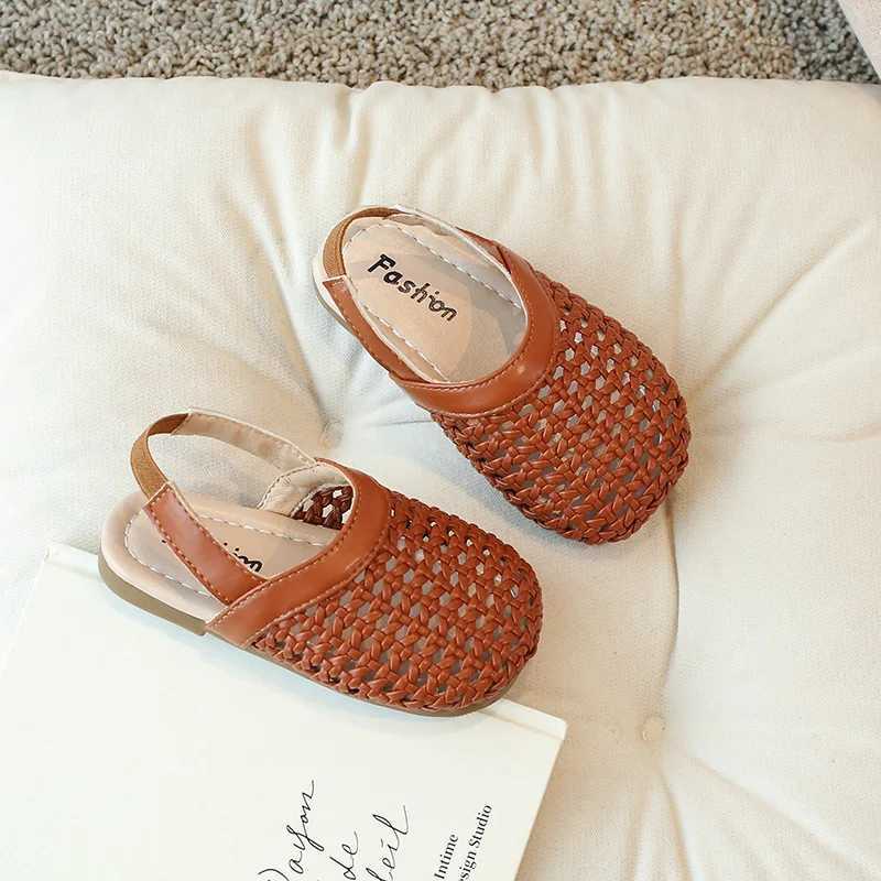 Sandals Children Sandals Hollow Closed Toe Girls Shoes Slides Soft Sole Breathable Princess Beach Sandals Kids Flats Roman Shoes H06156 H241213