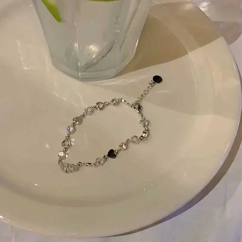 Y2K Zircon Ins Bracelets for Women Korean Fashion Sweet Girls Sparkling Hollow Heart Delicate Chain Bracelet Party Jewelry GiftsXJ241214