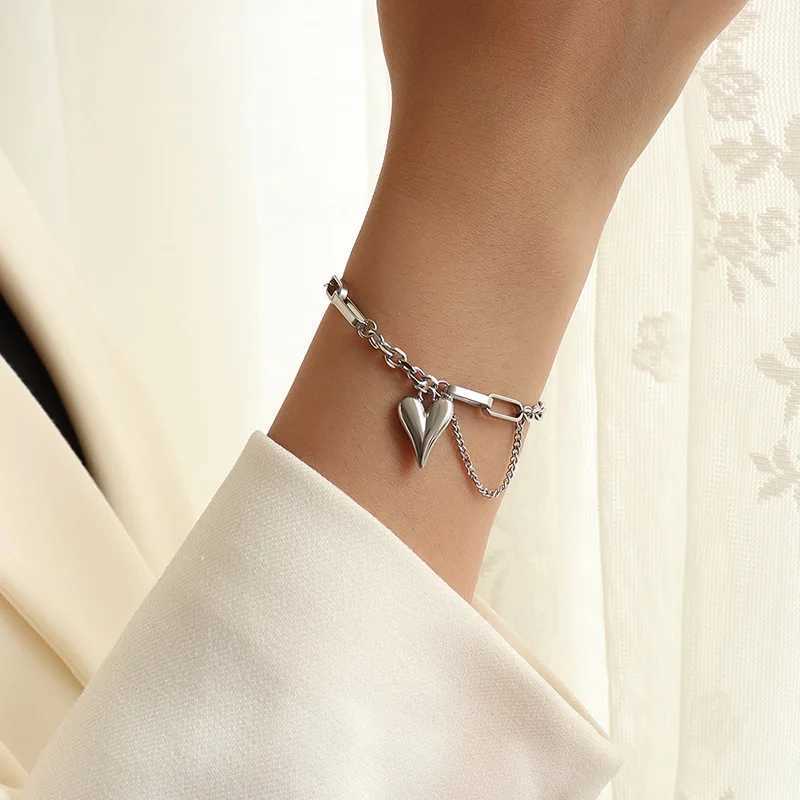 2024 New Tren Gold Color Heart Tassel Pendant Bracelet For Women Stainl Steel Metal Texture Charm Bracelet Jewelry GiftXJ241214