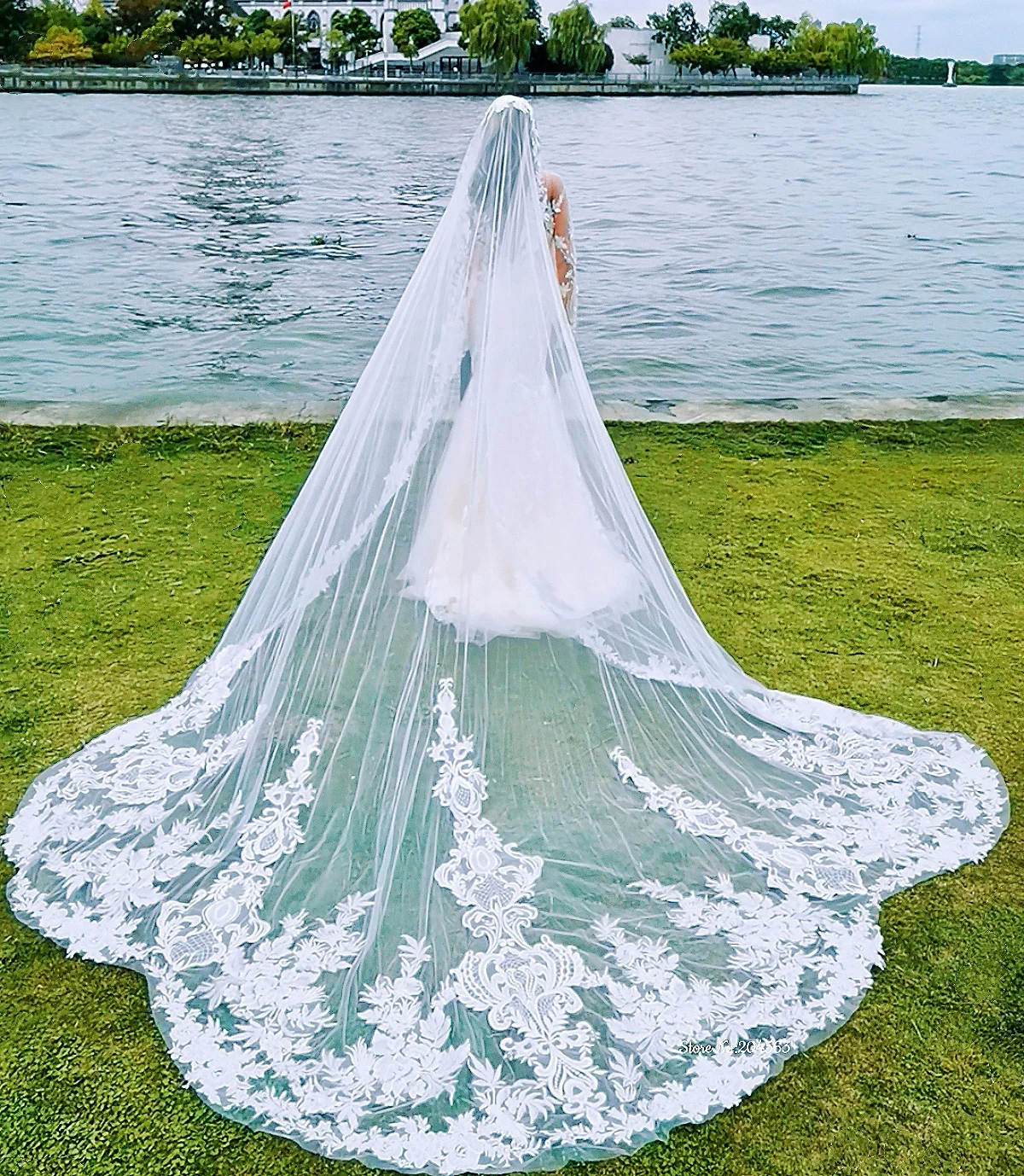 Luxury 3 Meters White Ivory Wedding Veils with Appliques Long Lace Edge Bridal Head Veil with Comb For Marriage Bride Women's Accessories Customi