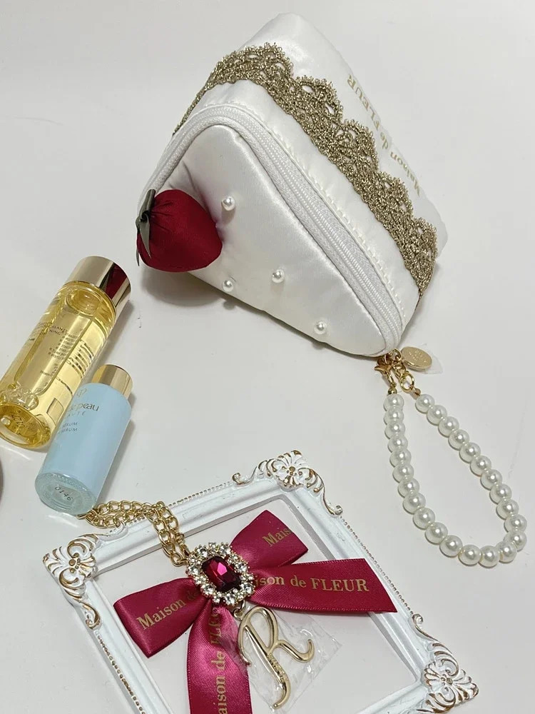 Home>Products>Japanese Style>Strawberry Powder>Small Flower Makeup>Handheld Gift Wedding Bag>Cake shaped Girl Makeup Bag 241212