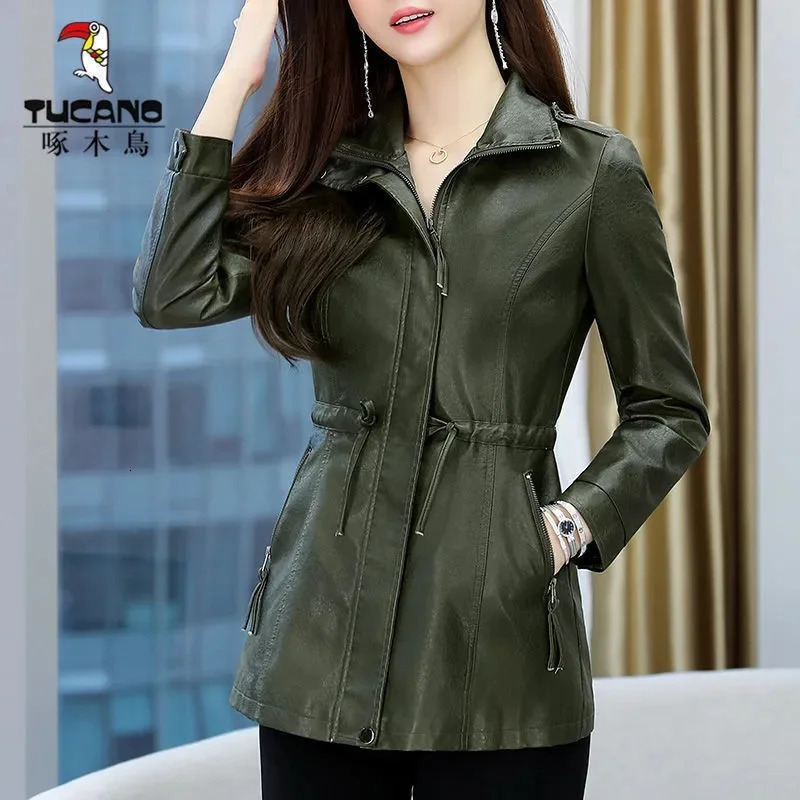 Leather and fur integrated motorcycle jacket suitable for winter women thick plush sheepskin jacket medium length jacket 241210
