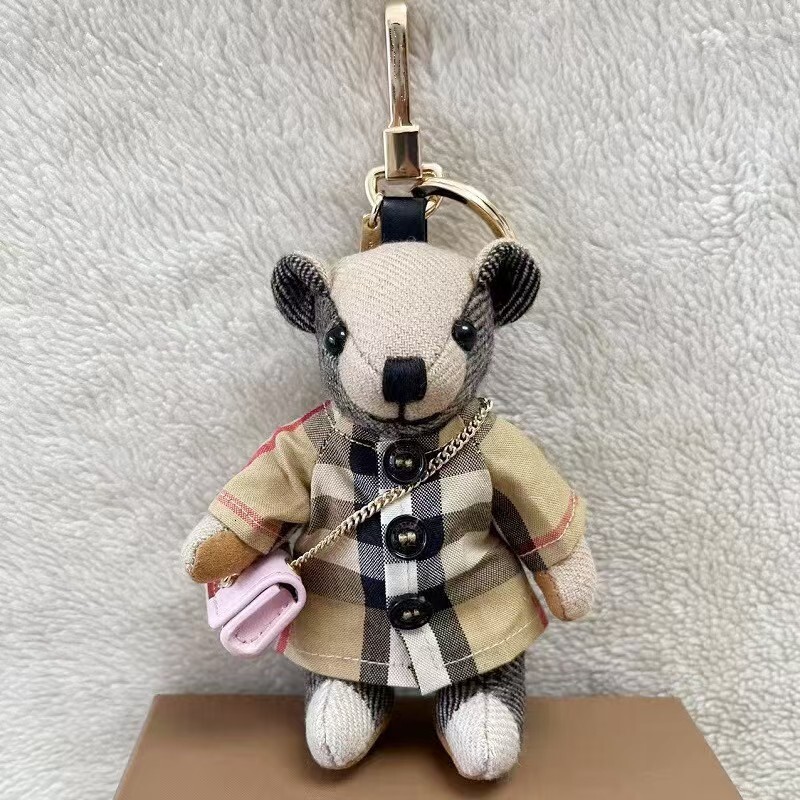 Keychains Charms Lanyards for Keys Stylish Trench Coat Bear Keyring Stainless Steel Bag Charm Classic Fashion Chains for Key Holding L250928YWWD