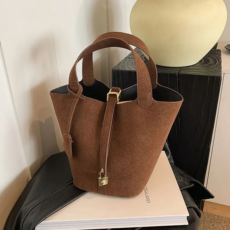 Gorgeous Super Fire Niche Retro Frosted Female New Autumn And Winter Everything With A Portable Bucket Bag Out Small Handbag