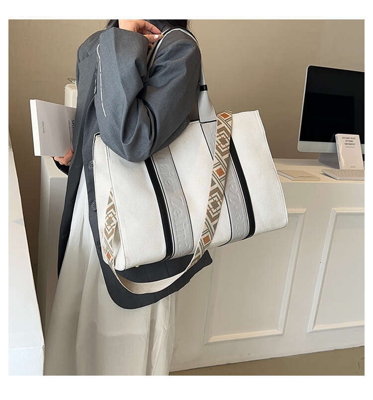 Female High-End Niche Tote Bag, New Color Blocking Handbag, Large Capacity Commuting Crossbody Bag