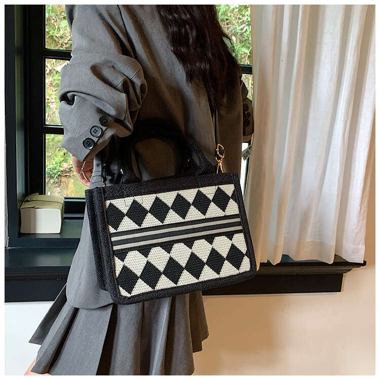 Cross Border Foreign Trade Tote Bag, Women's New Black And White Dia Grid Handbag, Large Capacity Daily Commuting Shoulder Bag