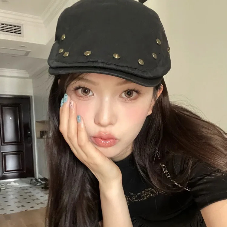 Rivet front hat childrens retro spice girl strap womens mens artist beret outdoor fashion M5 241210