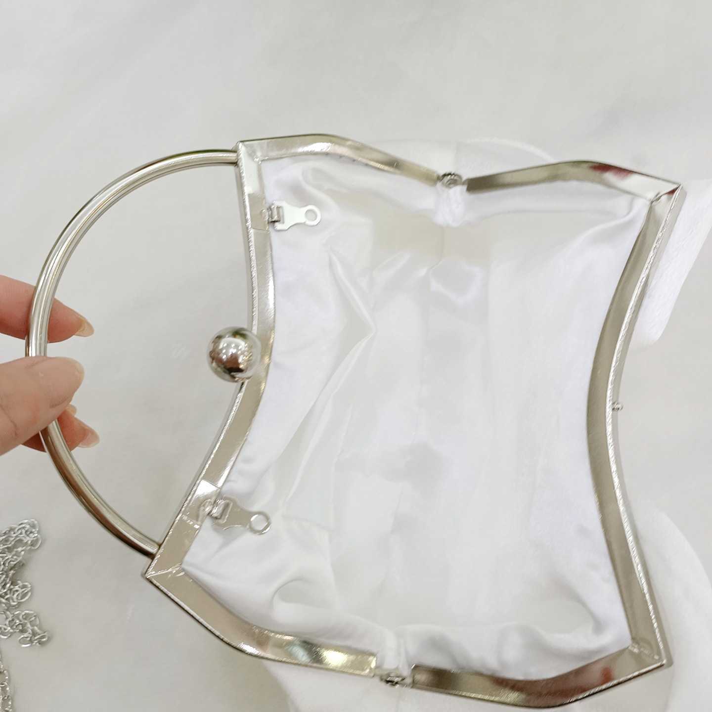 Clutch Bag Bowknot Lolita Bag Pearl Chain Hanfu Bag Cheongsam Handbag Crossbody Fairy Soft Girl Small Bag 240920