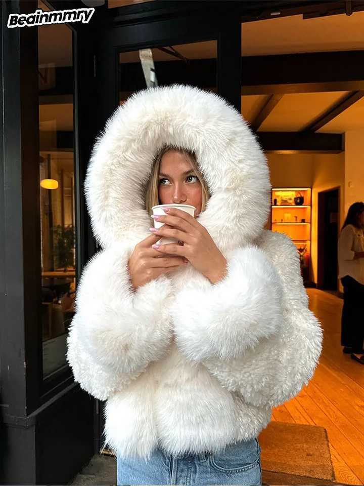 Fashion womens white faux fur big collar jacket elegant hooded thick warm jacket 2025 new fashion womens winter commuting T-shirt X241214