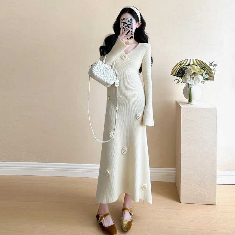 Materni Fall Vintage Flower Dress Pregnant Woman Fashionable V-neck Knit Dress With Flower Long Sleeve Dress Pregnancy WearXJ241213