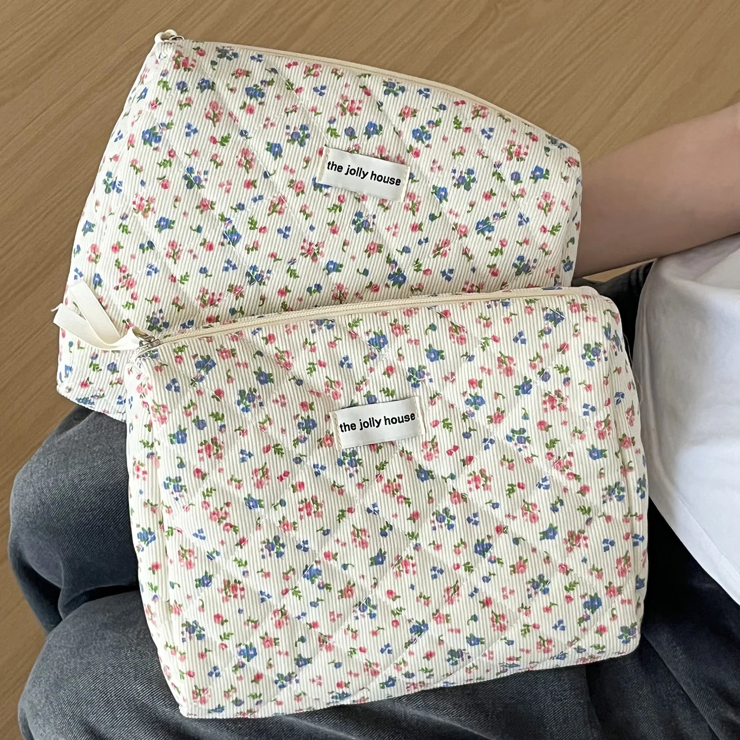 Fashionable retro floral womens makeup bag cotton handbag portable womens cosmetics storage handbag travel organizer zipper duvet cover bag 241212