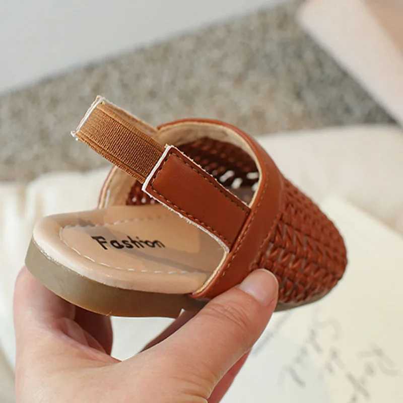 Sandals Children Sandals Hollow Closed Toe Girls Shoes Slides Soft Sole Breathable Princess Beach Sandals Kids Flats Roman Shoes H06156 H241213