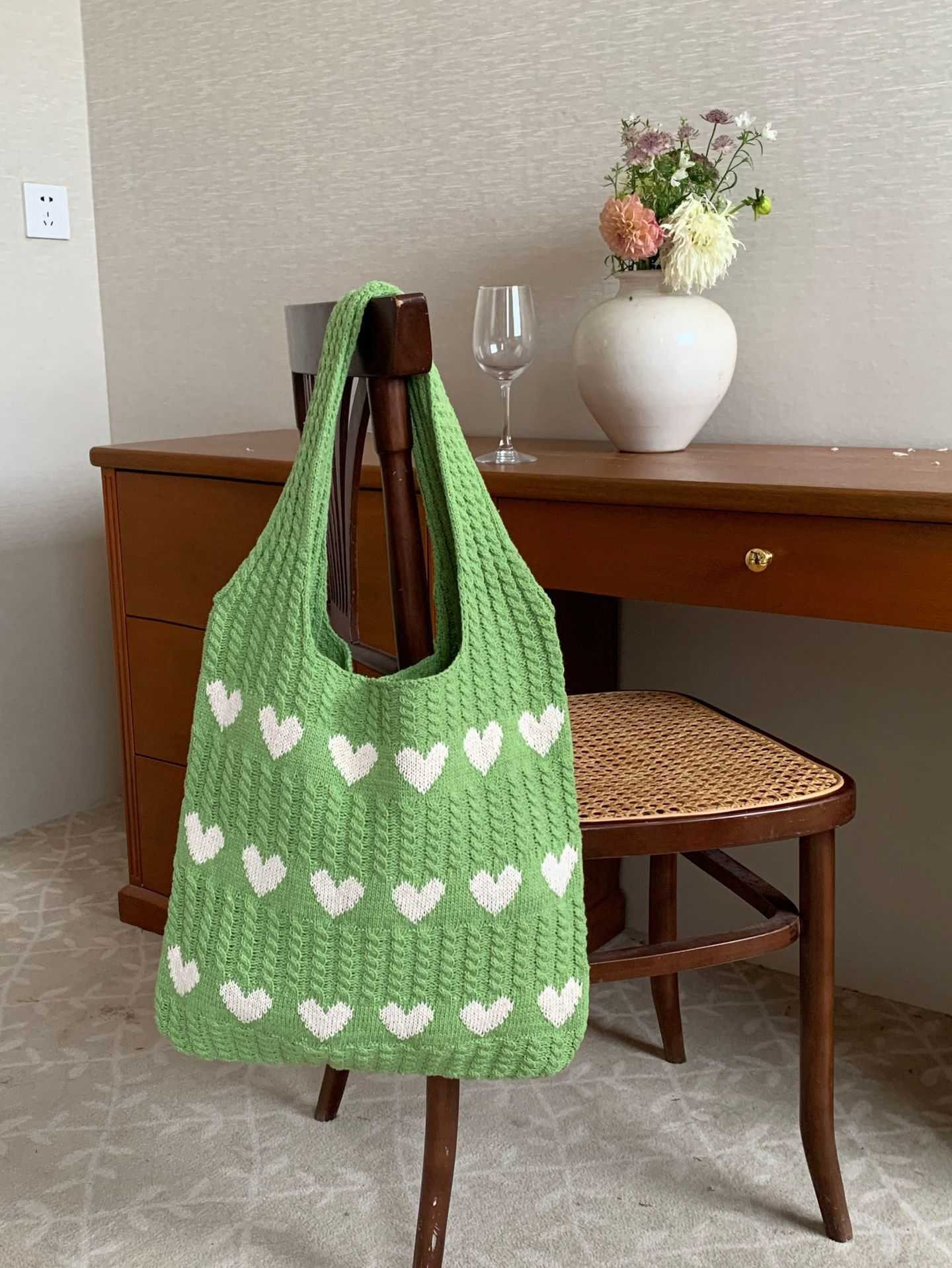 New Knitted Bag Woven Bag Love Womens Bag Premium and Exquisite Woolen Handheld Shoulder Bag Shopping Bag