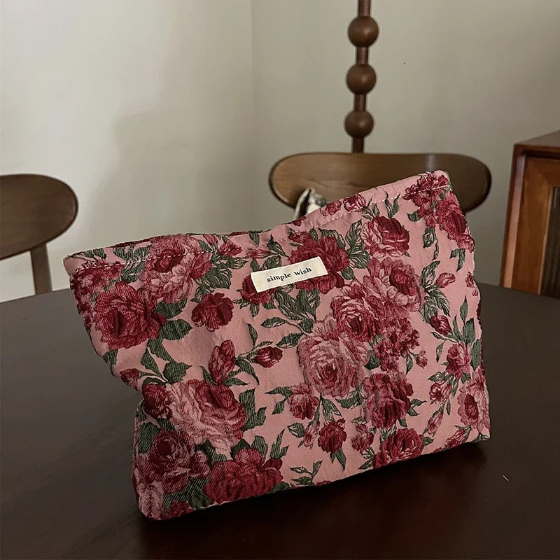 Fashion Girl Crimson Makeup Bag Jacquard Flower Womens Makeup Bag Womens Comfort Clutch Phone Sanitary Napkin Bag 241212
