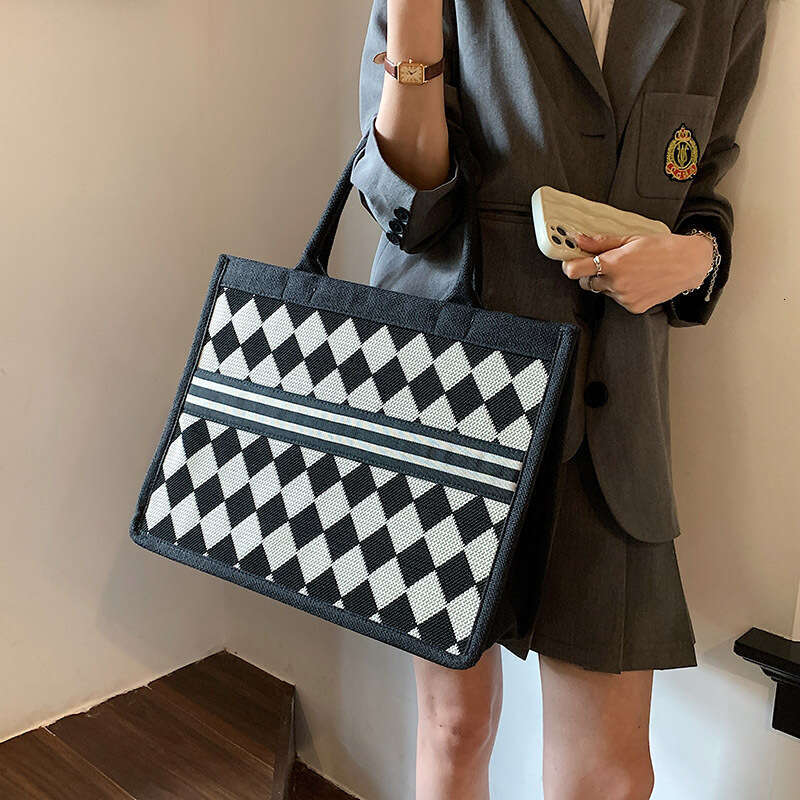 Cross Border Foreign Trade Tote Bag, Women's New Black And White Dia Grid Handbag, Large Capacity Daily Commuting Shoulder Bag