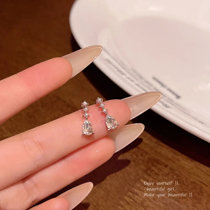 Simple Temperament Teardrop-Shaped Zircon Earrings For Women Mini High-End Earrings Jewelry 241214